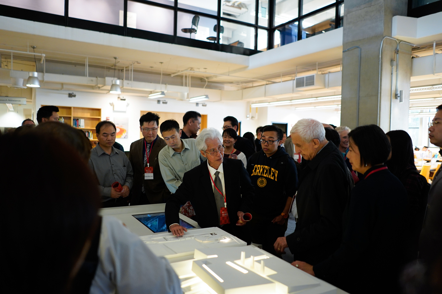 Jingtang speaks at exhibit opening